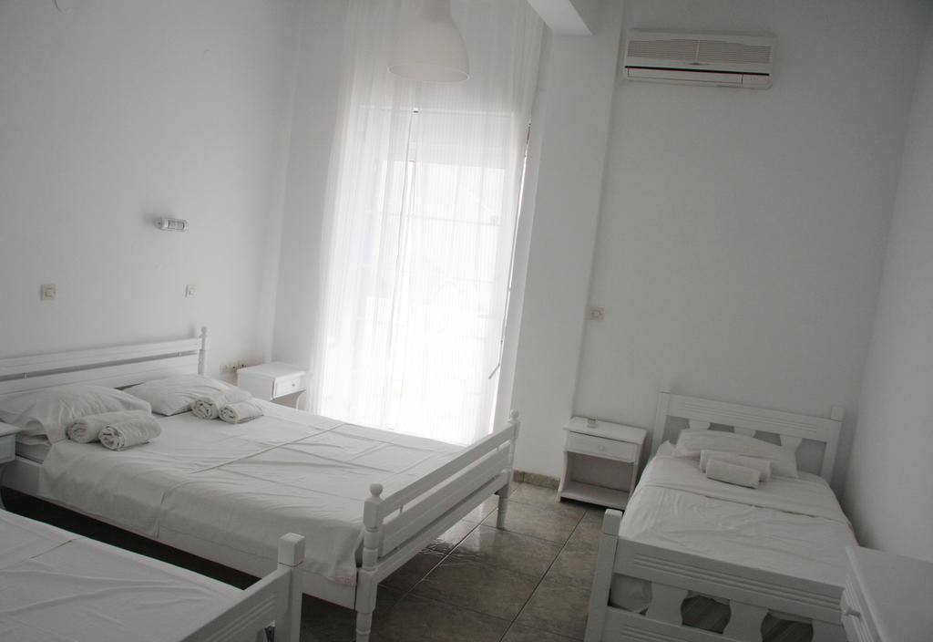 Armadoros Hotel / Ios Backpackers Екстериор снимка