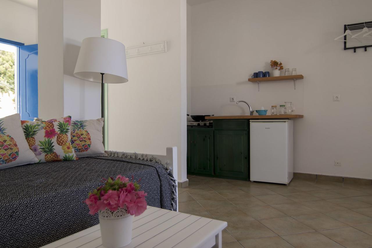 Armadoros Hotel / Ios Backpackers Екстериор снимка