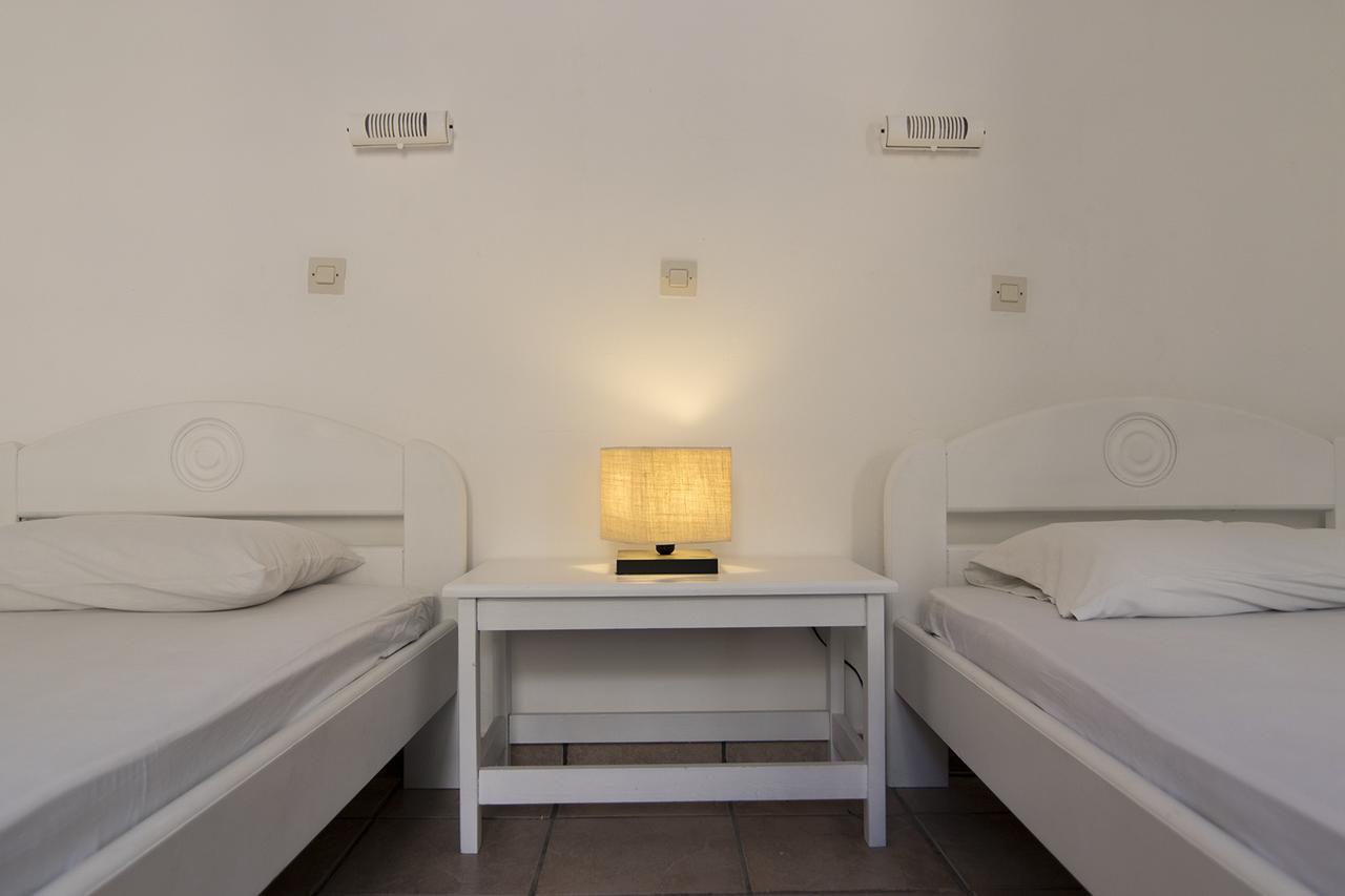 Armadoros Hotel / Ios Backpackers Екстериор снимка