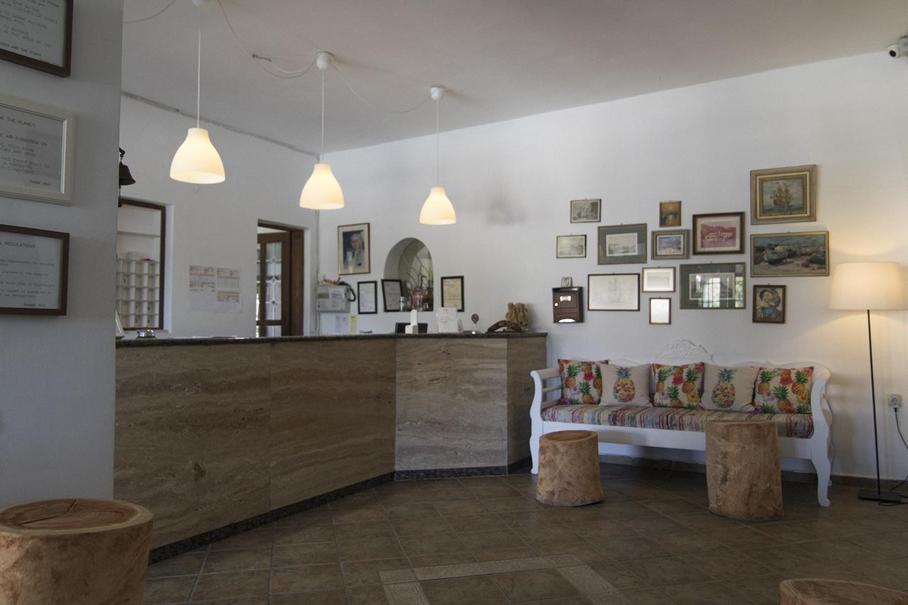 Armadoros Hotel / Ios Backpackers Екстериор снимка