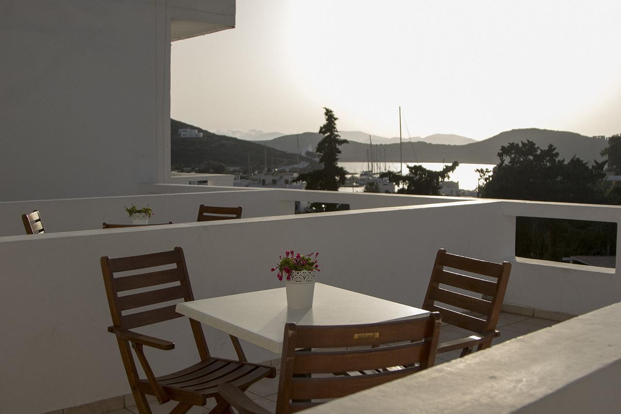 Armadoros Hotel / Ios Backpackers Екстериор снимка
