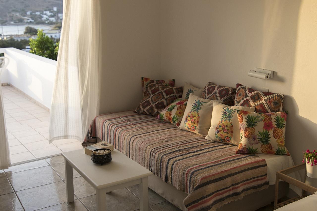 Armadoros Hotel / Ios Backpackers Екстериор снимка