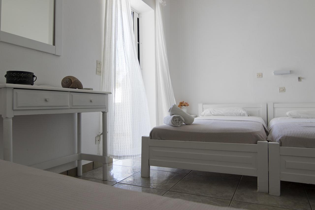 Armadoros Hotel / Ios Backpackers Екстериор снимка