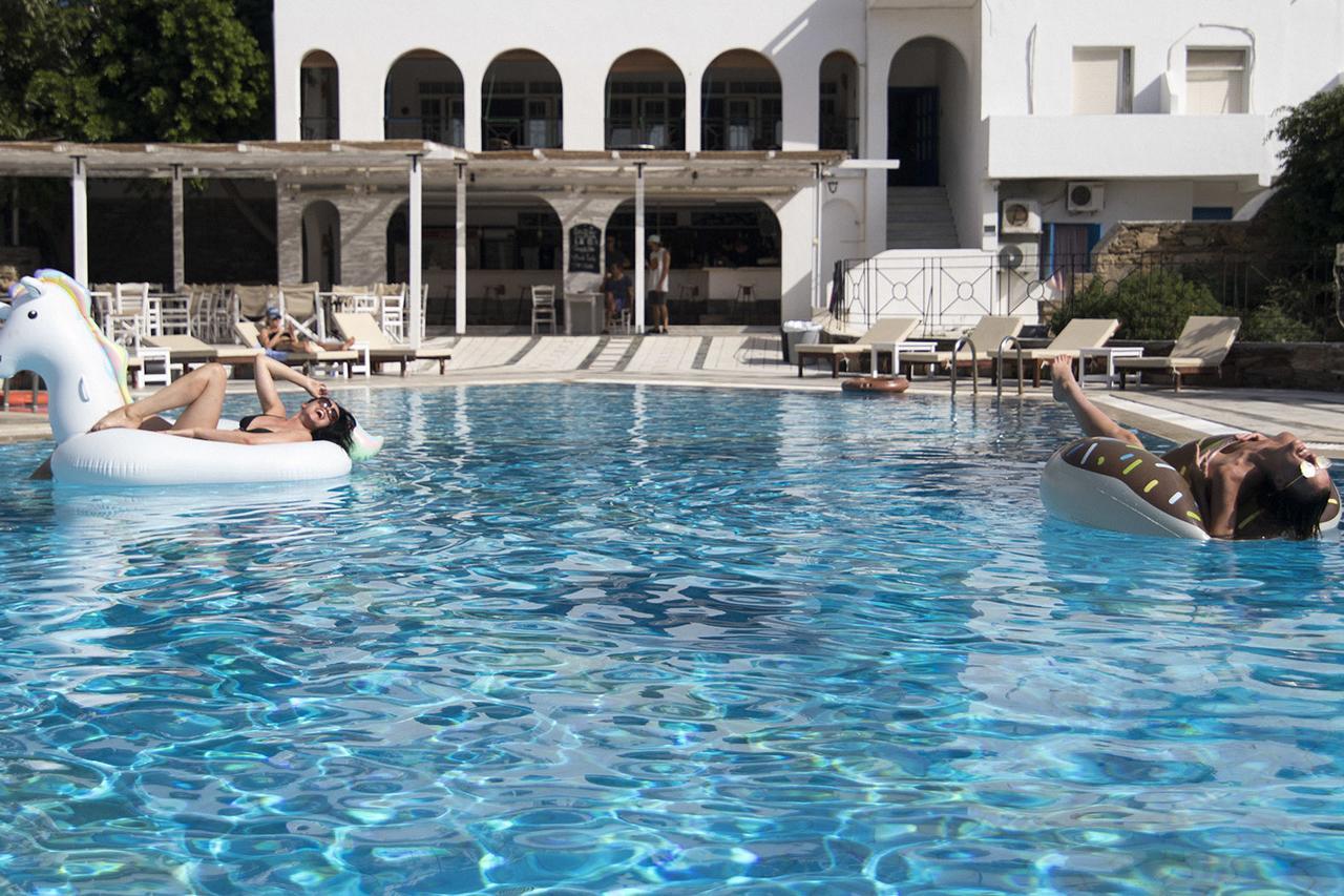 Armadoros Hotel / Ios Backpackers Екстериор снимка